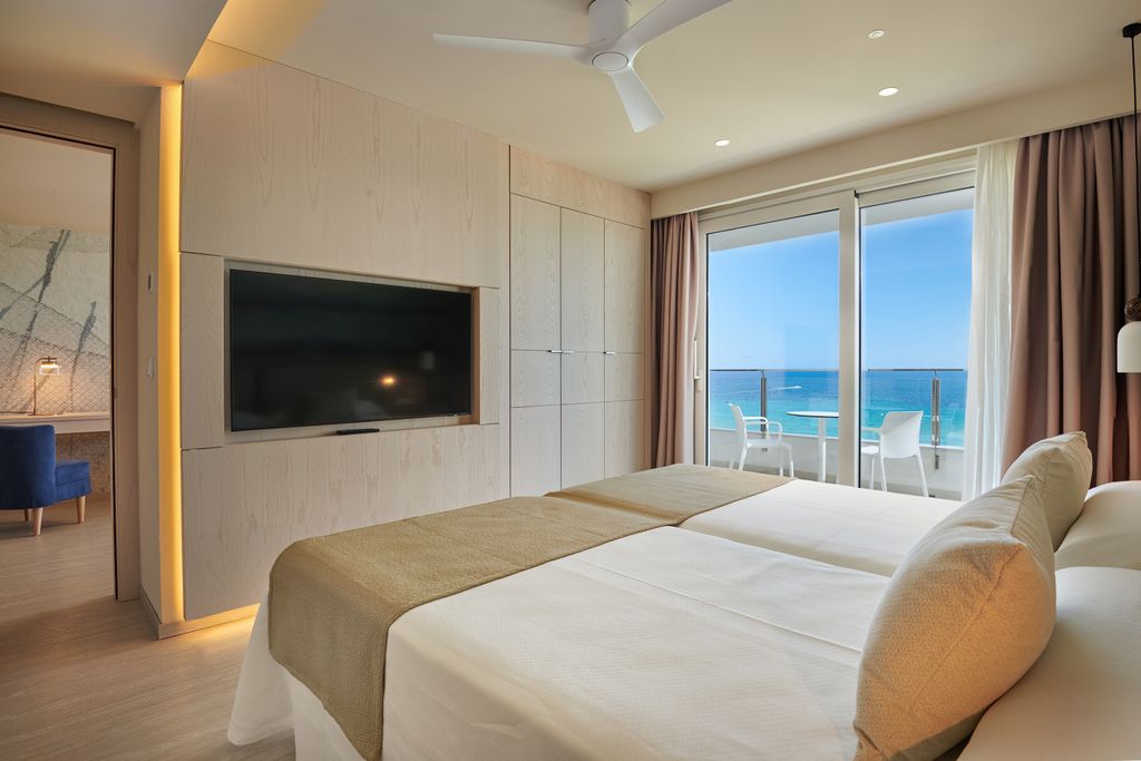 Hipotels Flamenco Suite bedroom 2