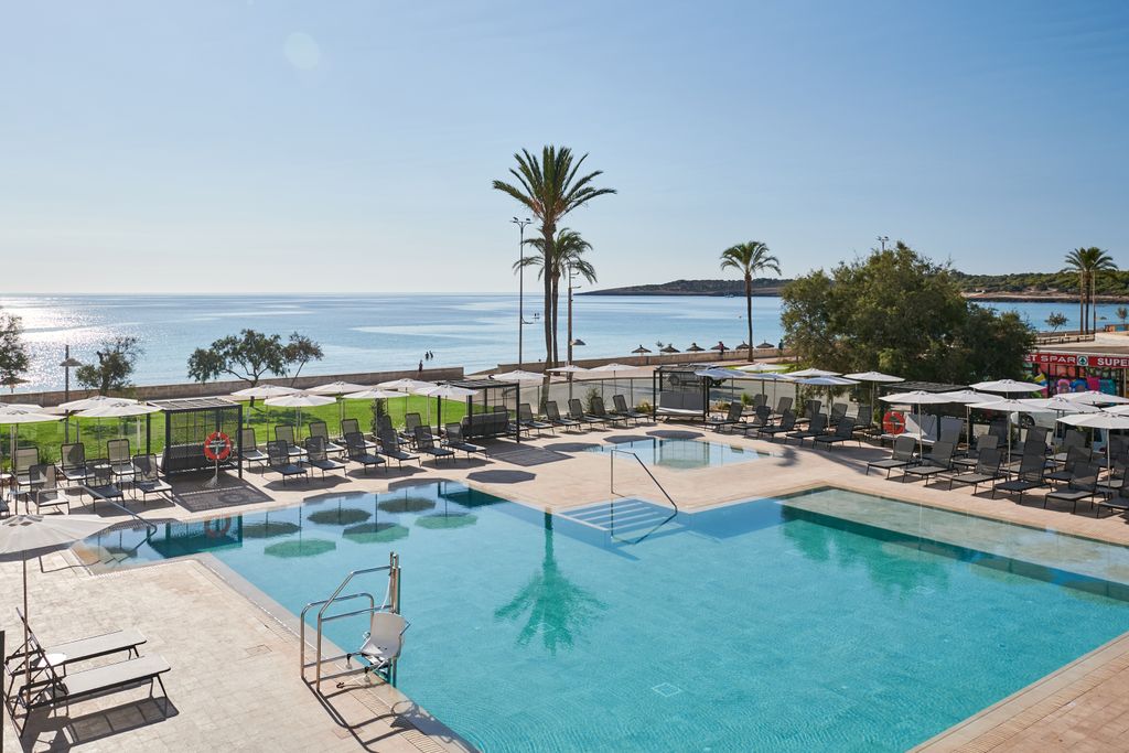 Hipotels Flamenco pool 1